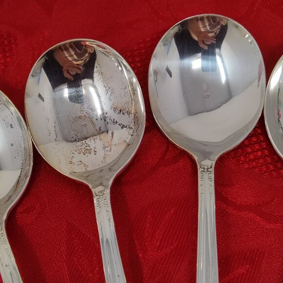 8X SSpoons MAY QUEEN by Holmes & Edwards Silver Plate Gumbo Round Soup Spoons - Picture 5 of 16